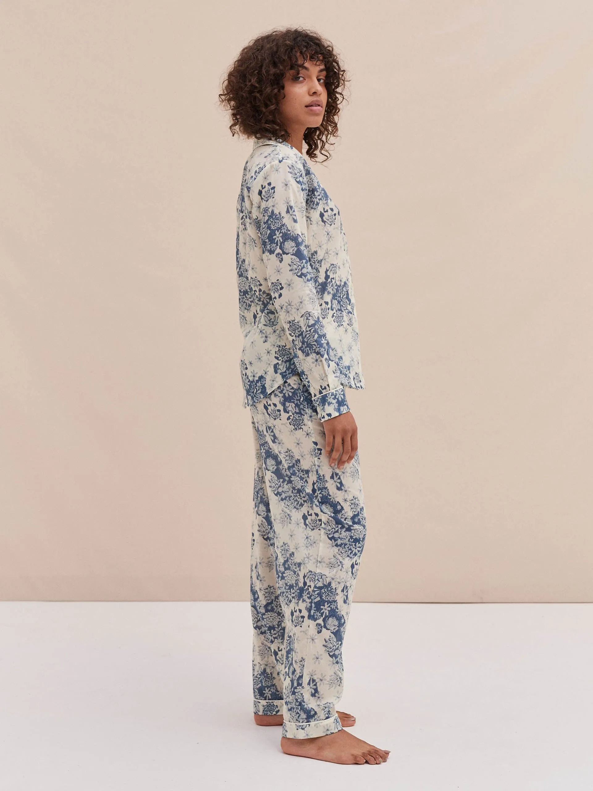 Long pyjama set flowers of time print blue