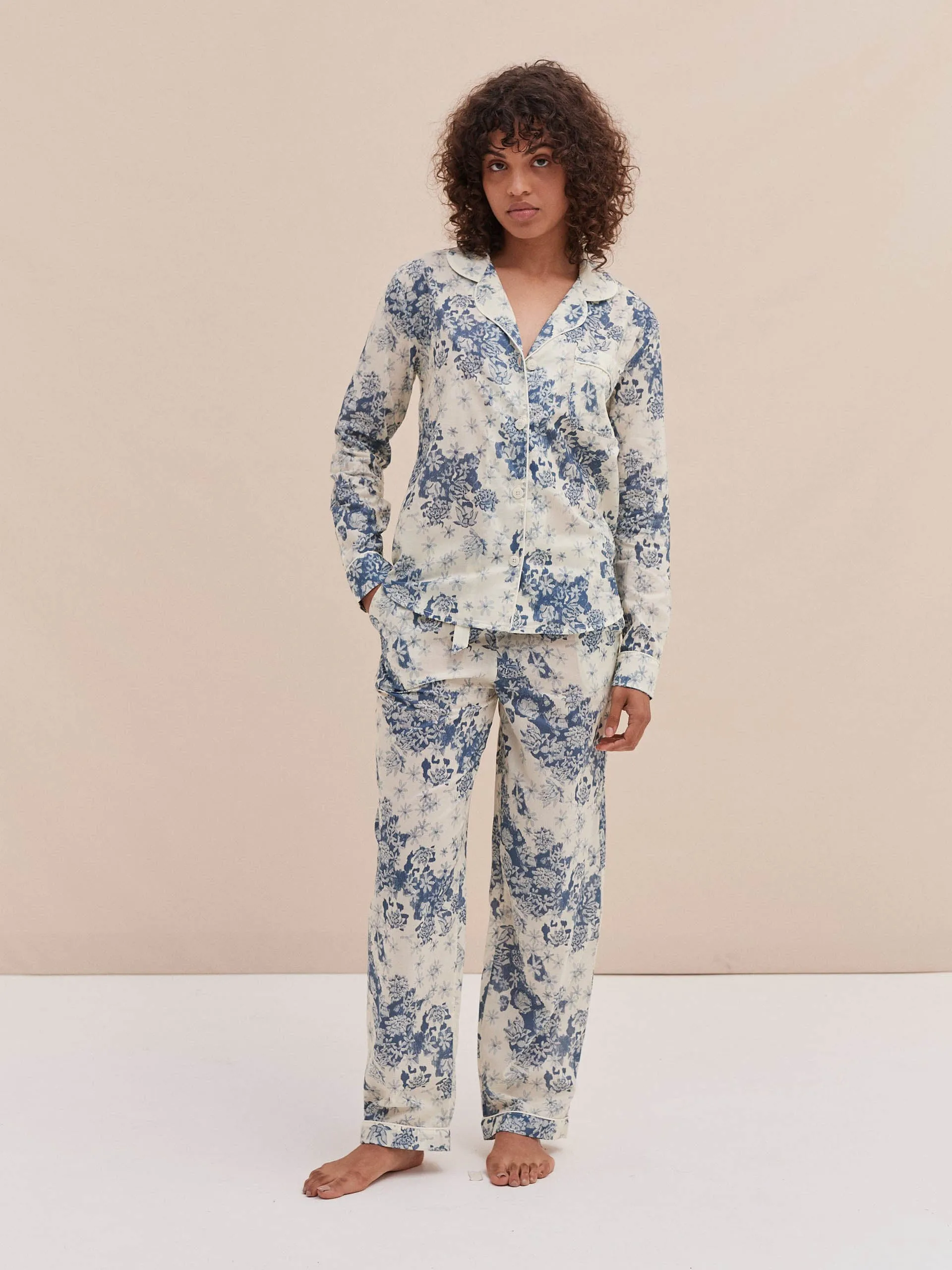 Long pyjama set flowers of time print blue