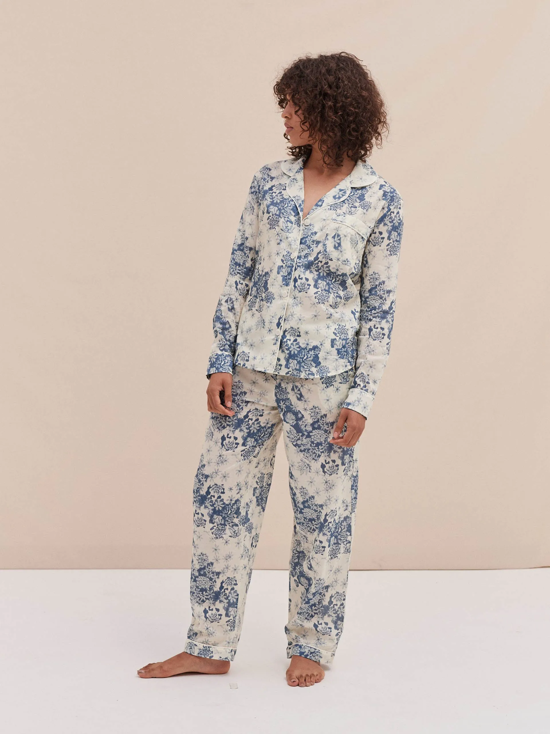 Long pyjama set flowers of time print blue